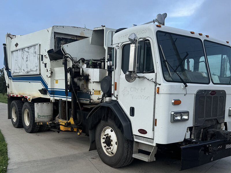 2017 Peterbilt, Bridgeport Automated Side Loader-image