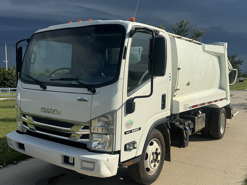 2021 Isuzu NRR, 8 Yd Pakmor Rear Loader-image