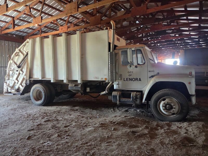 1984 International, 20 Yd Heil 4000 Rear Loader-image