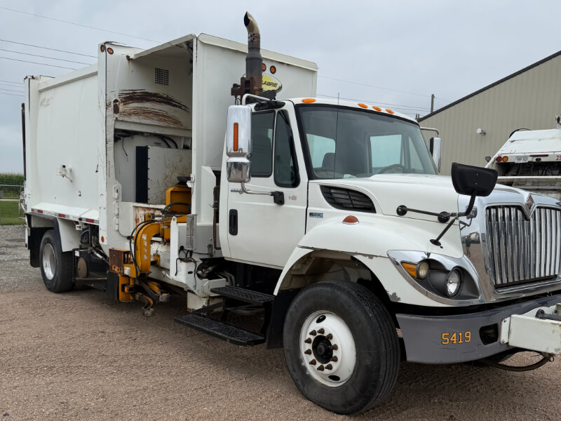 2012 International, 20 Yd Labrie Side Loader-image
