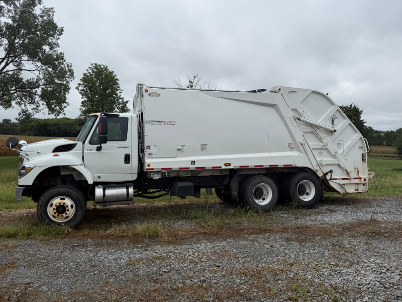 2014 International, 25 Yd New Way Magnum Rear Loader-image